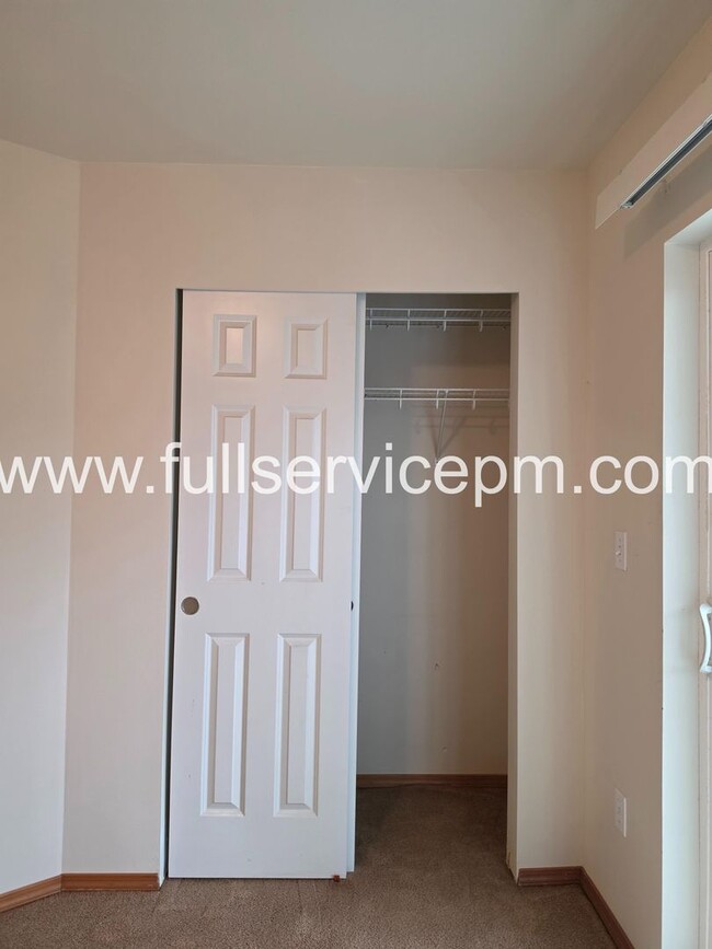 Building Photo - Private Drive Townhome Near Stone Ave N | 3 Bed, 2 Bath, 2-Car Garage, Deck + Fenced Yard