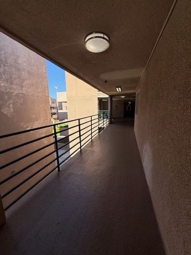 Building Photo - Remodeled 1bed/1bath right in the heart of...