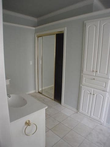 Building Photo - 5305 Coachman Ct