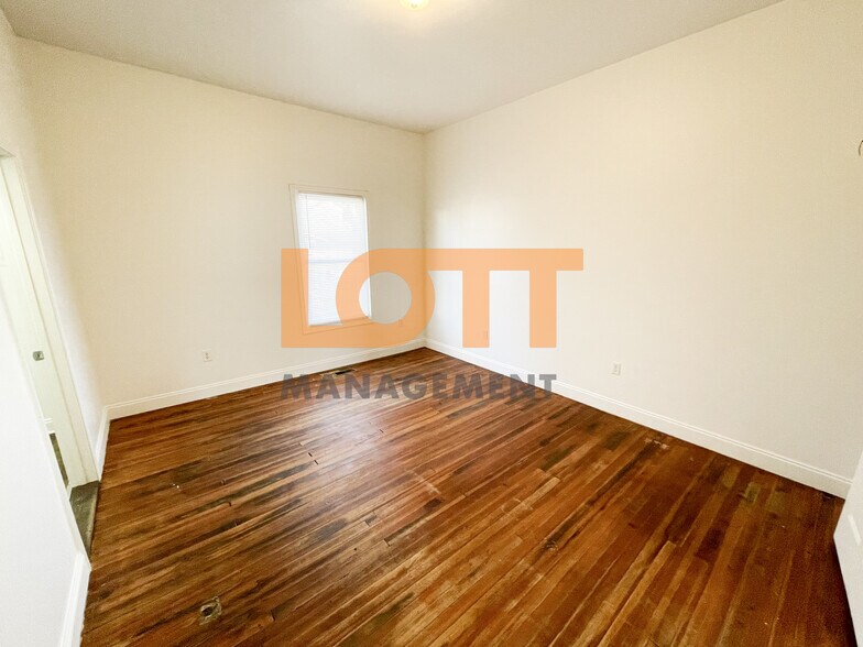 Building Photo - 12 N YMCA ST