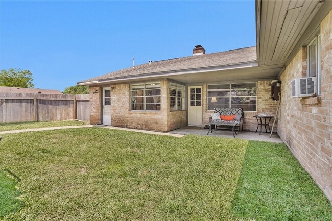 Building Photo - 4735 Lost Oak Dr