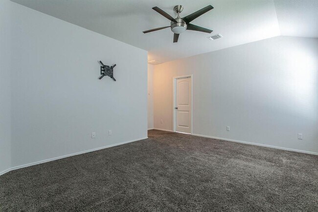 Building Photo - 117 Kinglet Dr
