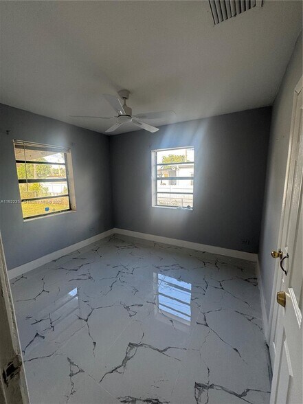 Building Photo - 1171 NE 161st Ter