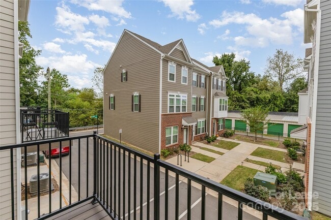 Building Photo - 6122 Cleburne Ct