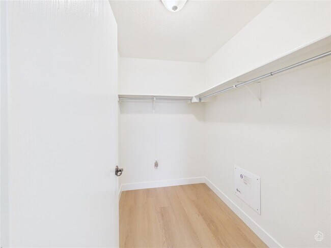 Building Photo - 6824 Walkup Ln