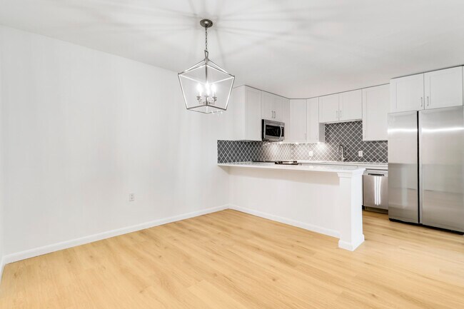 Building Photo - 2111 21st Ln