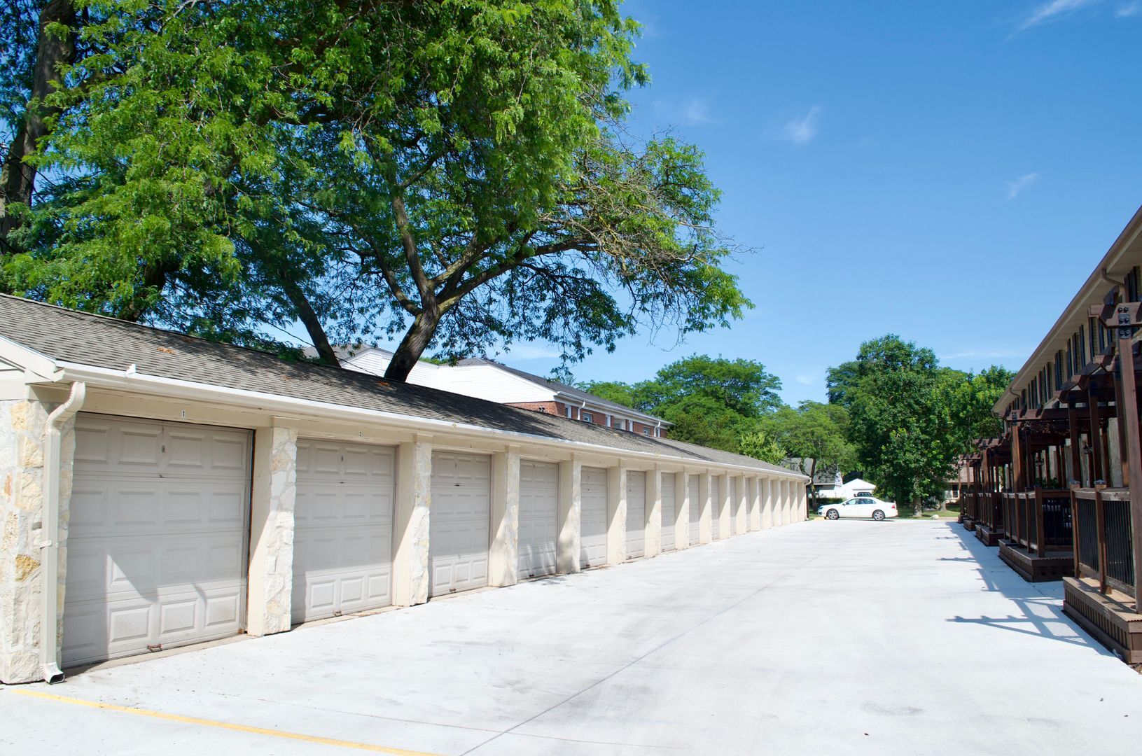 Building Photo - 100 E Chateau Pl