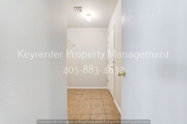 Building Photo - Cute 3BD/2BTH Duplex in Central East Norman!