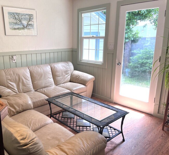 Building Photo - Fully Furnished- 2 bedroom/ 2 bathroom in Seacliff neighborhood walking distance to the beach