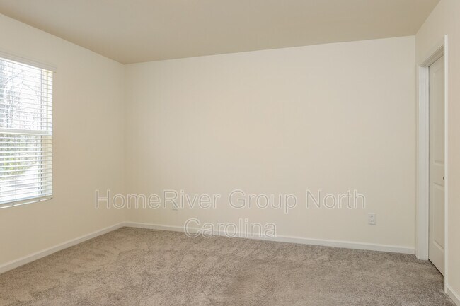 Building Photo - 331 Bell St