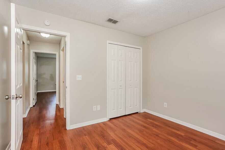 Building Photo - 8256 Teaticket Dr