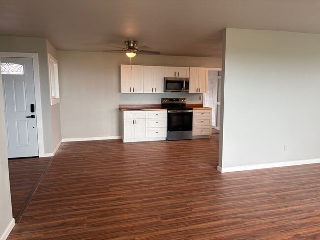 Building Photo - Newly remodeled 3 bdrm/2 bath home in cul de sac
