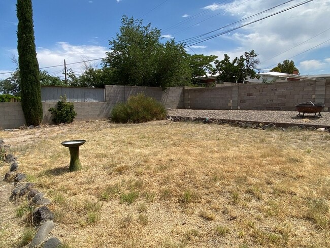 Building Photo - 1612 Princeton Dr SE