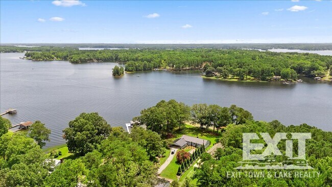 Building Photo - Gorgeous Waterfront Property with 4 Bedroo...