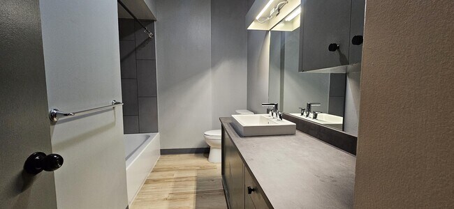 Building Photo - 2826 Rucker Ave