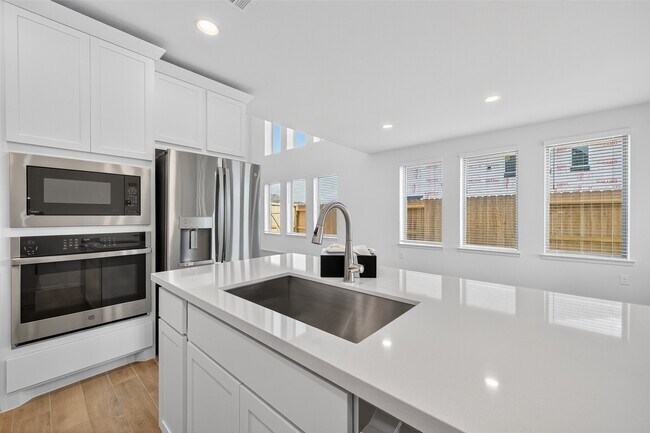Building Photo - 10730 Aquila Star Dr