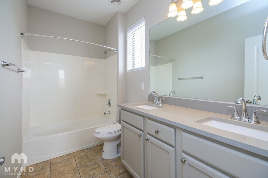 Building Photo - 3851 E Flower St