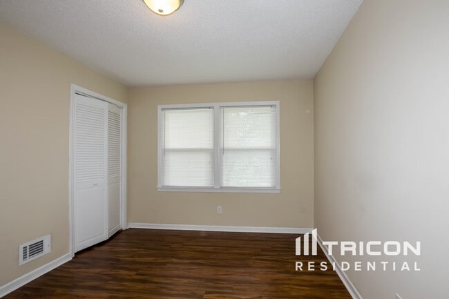 Building Photo - 504 Thyme Dr