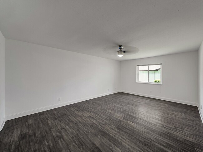 Building Photo - 1121 Bass Dr