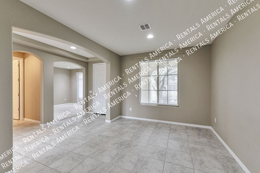 Building Photo - 11042 E Lone Pine Pl