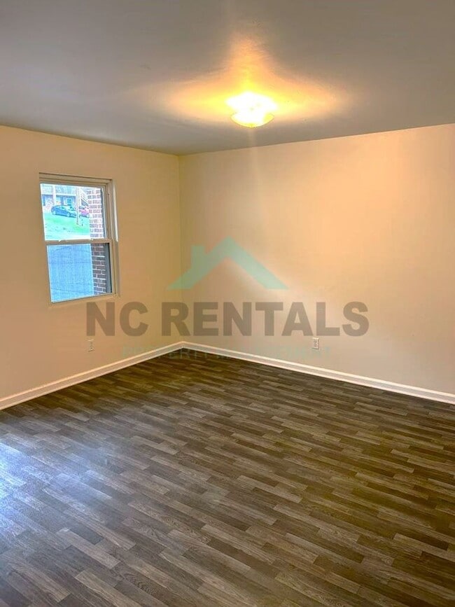 Building Photo - 2559 Green Oaks Ct SE