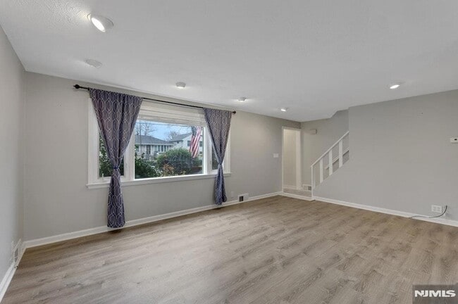 Building Photo - 95 Grove St