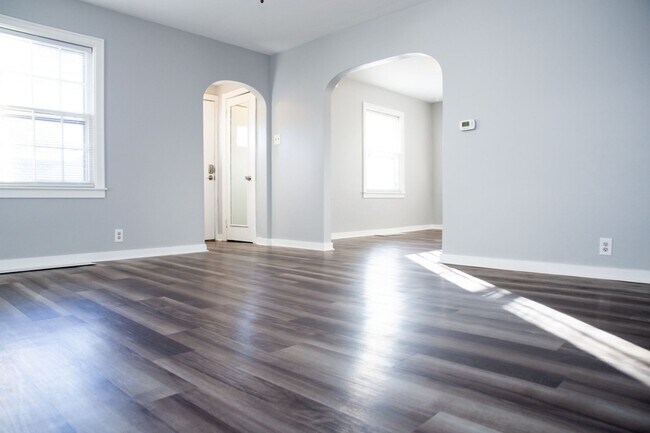 Building Photo - 409 S College Ave