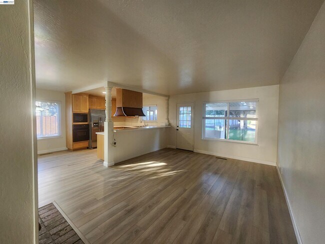 Building Photo - 1829 Rosetree Ct