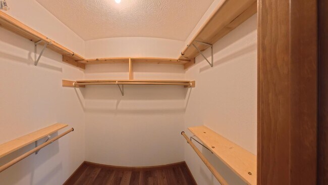 Building Photo - 304 Erin Dr