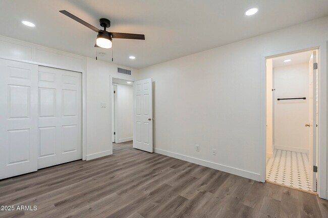 Building Photo - 8124 E Whitton Ave