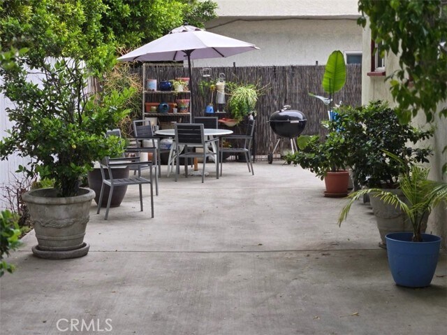 Building Photo - 4949 Coldwater Canyon Ave