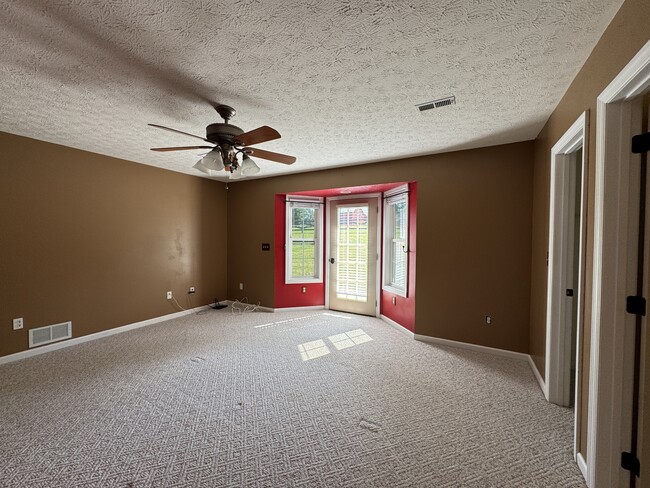 Building Photo - 36 Bayley Dr