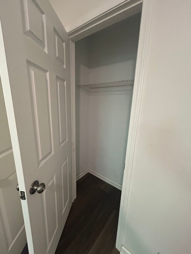 Building Photo - Charming 3 bedroom home located in the heart of Hampstead!