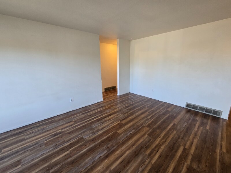 Building Photo - 47 Newport Cir