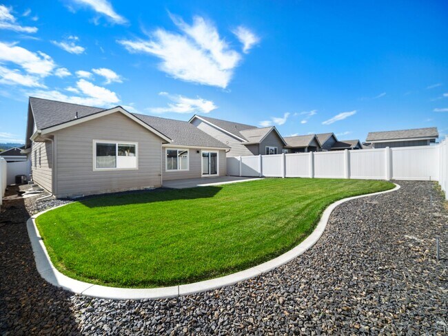 Building Photo - 3 bedroom/2 bathroom home in Spokane Valley