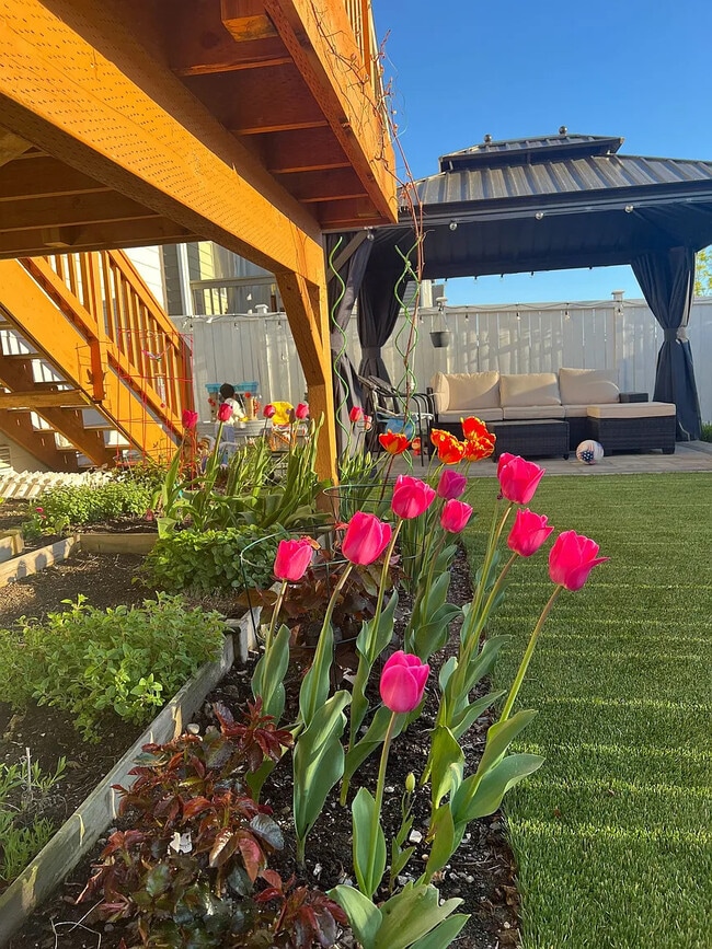 Building Photo - 3742 80th Ave NE