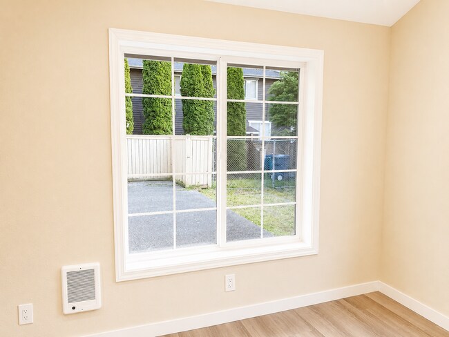 Building Photo - Beautifully Remodeled Home in Prime Kirkland Location | Designer Finishes | Spacious Layout | Top...