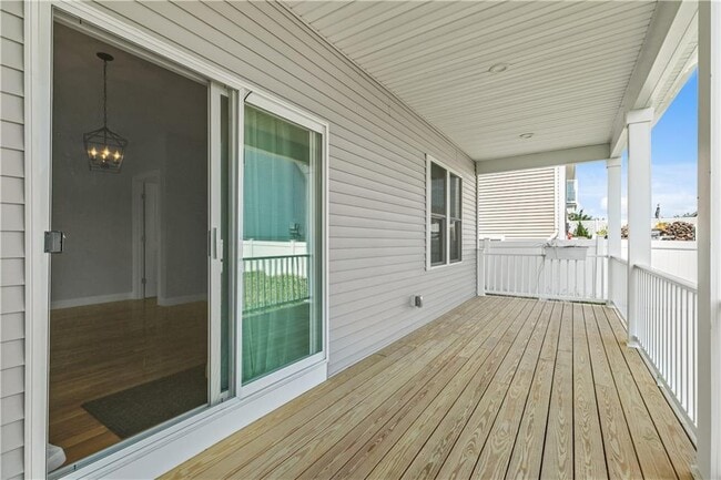 Building Photo - 231 Seawynds Dr