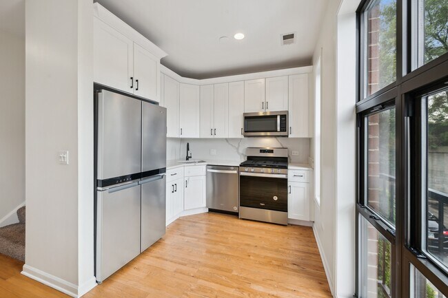 Building Photo - 1816 N Spaulding Ave