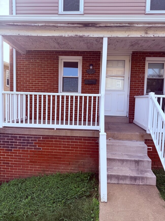 Primary Photo - 1407 Elm St