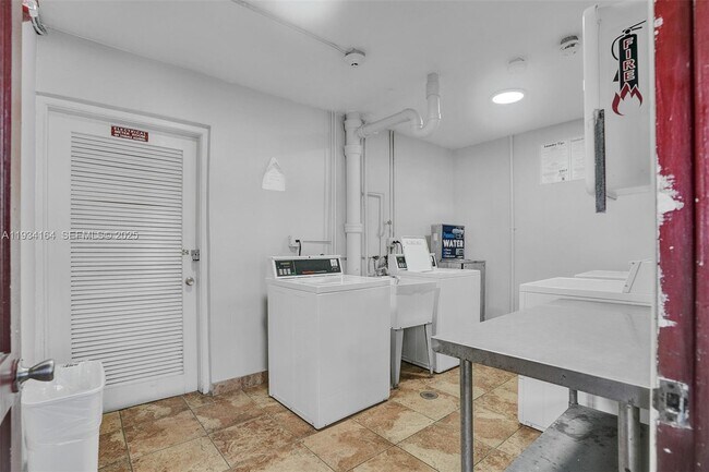 Building Photo - 1780 NE 191st St