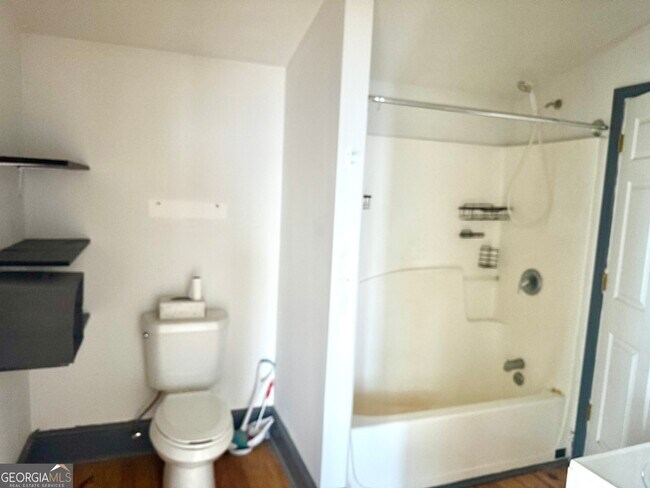 Building Photo - 6 Church St