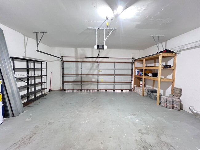 Building Photo - 725 NW 156th Ave