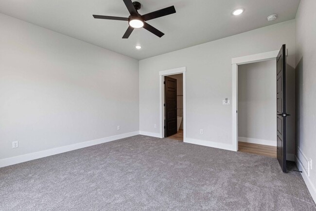 Building Photo - AWESOME 3 Bed 2 Bath Twin home in Sugar city