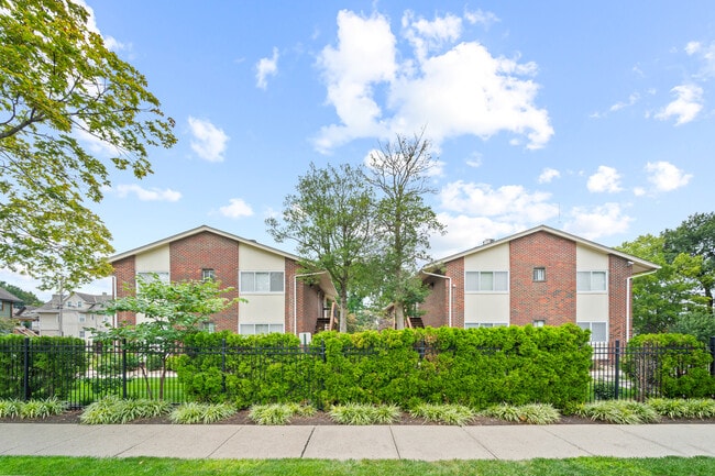 Primary Photo - z-103125-Charlotte Square - 3330-3368 Charlotte