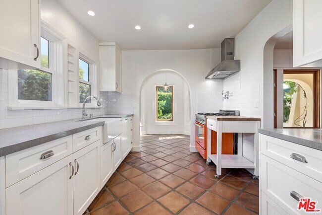 Building Photo - 503 N Vista St