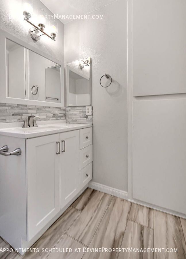 Building Photo - 9814 Hibiscus Ct