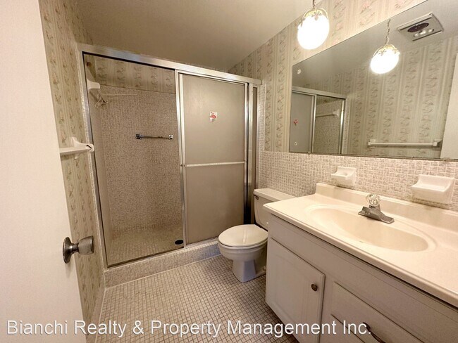 Building Photo - 2 br, 2 bath House - 1819 Shore Dr S #307