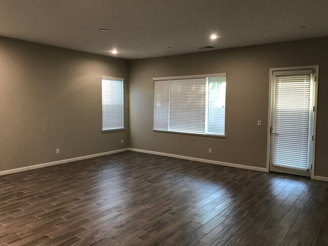 Building Photo - Stunning Like-New Rocklin One Story Home