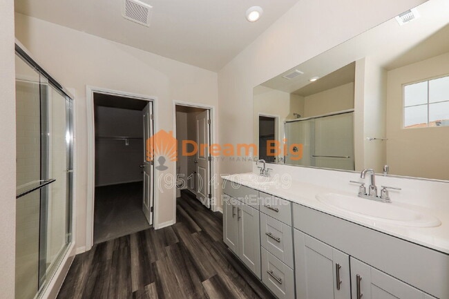 Building Photo - 24712 Hudson St